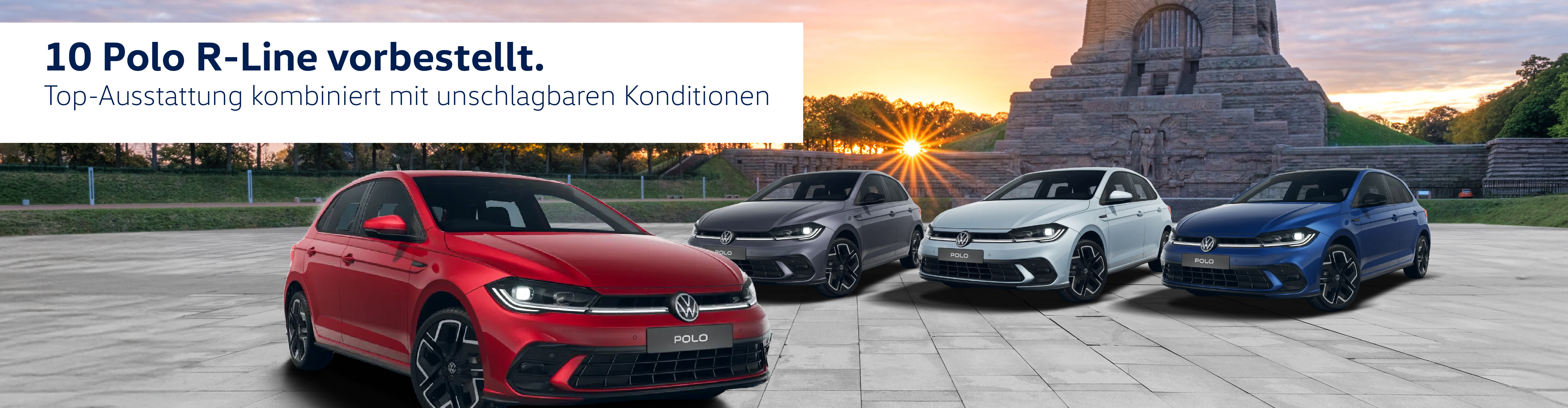 Vier Polo R-Lines Modelle in Rot, Blau, Crystal-Ice-Blue und Grau stehen vor dem V&ouml;lkerschlachtdenkmal. Aktion: Polo R-Line mit Top-Ausstattung.