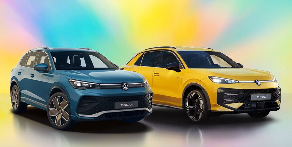 Tiguan in Blau und T-Roc in Gelb auf buntem Hintergrund